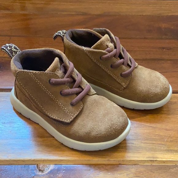 ugg canoe chukka sneaker